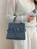 Bolso de Mano Pequeño Cuadrado de Moda Estilo Coreano Shuai Mi Home para Mujer, Nuevo Modelo Verano 2026, Moderno y Versátil, Popular para Ir al Trabajo Este Año