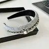 Nueva Diadema de Cadena de Tobillo Alto para Otoño e Invierno con un Toque de Lujo, Lujo Ligero, Borde Ancho, Estilo Chanel, Pasador de Pelo Simple y de Moda para Mujer