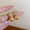 Novos Brincos de Pérola Retrô Tendência 2025 com Toque de Luxo, Brincos Full Diamond de Luxo Leve para Mulheres, Brincos de Tarraxa de Nicho Atacado