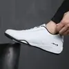 Nuevos zapatos casuales de cuero para hombre 2026, de caña baja, modernos, a la moda, cómodos, zapatillas blancas, zapatos para hombre de suela suave