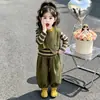 Conjunto de Roupa de Outono para Meninas 2026 Nova Moda Vestido Infantil Menina Outono Estilo Coreano Colete Bebê Conjunto Elegante de Três Peças