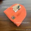 En Stock Otoño e Invierno Etiqueta de Cuero Acrílico Gorro de Punto Moda de Alta Calidad Cálido Gorro de Lana Borde Enrollado Esquí Color Sólido