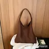 Bolsa de Ombro Casual Suede Retro Versátil, Bolsa Tote de Ombro, Bolsa de Viagem da Moda com Textura, Grande Capacidade, Estilo Coreano para Mulheres