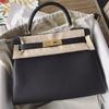 Bolsa de fábrica 2024 Kelly Bag Bolsa feminina de couro bovino Togo com estampa de lichia Bolsa de ombro portátil de platina Bolsa de noiva