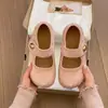 Sapatos femininos Birkenstock retrô 2026, novo estilo fofo e peculiar, com salto oculto, biqueira larga, estilo Mary Jane, fecho de velcro, coleção de outono, super estiloso e de nicho