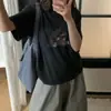 Foto real da nova camiseta de manga curta com estampa de desenho animado, moda feminina de alta qualidade, para o outono de 2026, estilo coreano Dongdaemun, para o dia a dia