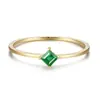 Anillo de Esmeralda Artificial Chapado en Oro, Diseño de Nicho, Estilo Minimalista, Anillo de Piedra Preciosa Apilable, Directo del Fabricante
