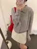 2026 Novo Suéter Curto Liso com Recortes Manga Curta Feminino Combinado com Cardigan Tricotado de Estilo Suave Manga Longa Feminino