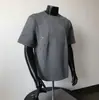 Camiseta de Verão Masculina com Gola Redonda, Design Desconstruído com Rebites, Manga Curta, Corte Cleanfit, Manga Meia