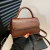 Moda Retrô Nova para Outono e Inverno Bolsas para Mulheres Design de Nicho Francês Bolsa de Ombro Único Transversal com Bolsa Quadrada Pequena Estilosa