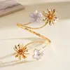 Pulseira de Braço de Metal Europeia e Americana Transfronteiriça com Flor de Gotejamento de Óleo, Pulseira Exquisita e Versátil com um Toque de Nicho de Alto Padrão para Mulheres