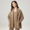 Cardigã de malha de cashmere com decote V para mulheres, comprimento médio, sem botões, com bolsos, corte solto, modelagem que afina a silhueta e estilo relaxado, perfeito para outono e inverno.