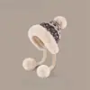 Chapéu de Pelúcia Fofo para Mulheres no Inverno Chapéu de Lã Tricotado com Forro de Fleece com Proteção para Orelhas e Pelo Quente Resistente ao Frio do Nordeste Chapéu Lei Feng