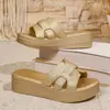 2026 Comercio Exterior Transfronterizo Talla Grande Tacón Alto Suela Gruesa Pedrería Dorada Pantuflas Nuevas Sandalias de Moda para Mujer Venta al por Mayor