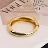 Pulseira de ouro estilo europeu e americano para mulheres, acessório de braçadeira aberta exagerada, joia de braçadeira prateada metálica brilhante
