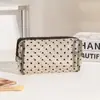 Nuevo Bolso de Maquillaje Corazón de Mano de Gran Capacidad Bolsa de Almacenamiento de Malla Estilo Ins para Mujer Portátil Viaje Pequeño Neceser