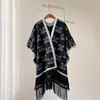 Chal de cachemira sintética con estampado de letras para mujer, otoño e invierno, capa abrigo extra grande y gruesa, adecuado para viajes y habitaciones con aire acondicionado, con diseño de abertura