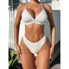 Bikini Blanco Jacquard 3D Halter Europeo y Americano para Mujer Triángulo de Copa Profunda en V Traje de Baño de Dos Piezas Transfronterizo para Vacaciones en la Playa