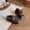 Zapatos Brogue Birkenstock Estilo Coreano para Niñas Otoño 2026 Nuevas Llegadas Estilo Británico Retro para Niños Suela Suave Antideslizantes Zapatos Pequeños de Cuero