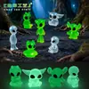 Nuevo producto transfronterizo: Figuritas de alienígenas que brillan en la oscuridad, decoraciones de paisajismo de jardín DIY, adornos colgantes y figuritas en miniatura para escritorio