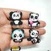 Transfronterizo Nuevo Dibujo Animado Panda Zapatos con Agujeros Zapatos de Flores Zapatos con Botones Accesorios DIY Removibles Accesorios de Zapatos de Goma Suave cros
