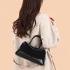 Bolso de Mano Transfronterizo de Lujo Ligero y Temperamento Sencillo para Mujer, Nuevo Bolso Cruzado de Hombro Único Versátil Clásico para Otoño/Invierno