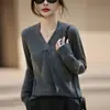 Suéter de punto de lana con cuello en V y adornos de pedrería estilo francés para mujer, de manga larga para otoño/invierno, suéter de capa interior moderno y elegante