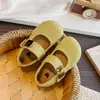 Zapatos Pequeños de Cuero con Tejido Hueco Estilo Coreano para Niñas 2026 Primavera Verano Nuevos Suela Suave Transpirables Zapatos de Princesa Versátiles para Niños Zapatos de Una Sola Pieza