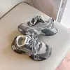 Tênis Esportivo Infantil 2026 Outono/Inverno Novos Tênis Casuais Infantis Sapatos de Solado Macio Tênis Estilo Pai para Meninas Tênis de Corrida para Crianças Médias e Grandes