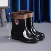 Botas de lluvia de seguridad de caña alta para hombre, botas de lluvia cortas, impermeables y antideslizantes, con forro de felpa engrosado, resistentes a ácidos y álcalis, botas de agua extra altas, botas de goma para cocina