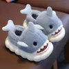 2023 chinelo de algodão infantil de tubarão com calcanhar, novo para meninos, para casa, antiderrapante, desenho animado, para meninas, sapatos de algodão para meninos, inverno