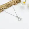 Collar de Moda de Lujo Ligero con Diseño Hueco de Flor de Amor y Mariposa, Cadena para Clavícula de Temperamento Nicho para Mujer, Venta al por Mayor