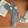 Calcetines de hilo grueso estilo japonés Harajuku para mujer, moda otoño e invierno, tela en el talón con logo, calcetines de longitud media a la pantorrilla, patrón vertical simple, color liso, calcetines de felpa