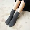 1009 línea gruesa plata raya vertical delgada calcetines apilados otoño e invierno nuevos calcetines de media caña calcetines de mujer estilo académico Mori vintage