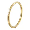 Anillo Liso con Incrustaciones de Diamantes de Zirconia Transfronterizo 18K Anillo de Diseño Simple de Nicho para Mujer Acero de Titanio Joyería que No se Desvanece Venta al Por Mayor