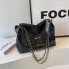 Bolso bandolera de gran capacidad con diseño de nicho, bolso de hombro para el trabajo, bolso de mano con cadena para mujer, primavera 2024.