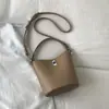 Bolsos Pequeños de Alta Gama de Moda para Mujer Este Año 2026 Nuevo Versátil Retro Hombro Cruzado Bolso Madre-Hija Bolso Cubo Moda