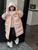 Novo casaco de inverno acolchoado de alta qualidade com capuz, estilo colcha, longo, para meninas e crianças, com enchimento de plumas, modelagem solta