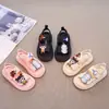 Sandalias de Moda de Dibujos Animados para Niños Verano 2025 Nuevas Sandalias Abiertas para Niñas Sandalias Casuales para Niños con Suela Suave de Una Correa