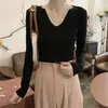 Una generación de otoño e invierno cálido por dentro con camiseta de manga larga con cuello en V en los hombros, camiseta interior, suéter corto ajustado para mujer