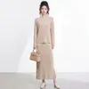 Conjunto de Saia de Duas Peças Miyake Fashion Anti-Idade Top Camiseta Manga Longa Gola Redonda Saia Reta com Barra e Fenda