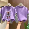 Camiseta de manga comprida para meninos, algodão puro, novo estilo primavera e outono 2026, camada interna listrada para meninos pequenos, camiseta base infantil falsa de duas peças