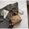 Textura de Alta Calidad Exquisita Bolsa Pequeña para Mujer 2025 Nueva Llegada Verano Combinable Bolsa Cruzada Tejida a Mano Moderna Tipo Cubo
