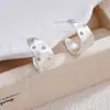 Pendientes con Forma de Aro con Superficie Metálica Curva e Incrustaciones de Diamante, Diseño Único, Elegantes Pendientes de Personalidad de Nueva Moda