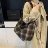 Bolsa Grande de Lã Xadrez Outono e Inverno para Mulheres 2026 Nova Bolsa Tote Estilo Coreano Bolsa de Ombro Casual Grande Capacidade Estilo Preppy