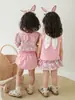 Wuri Boo Conjunto de Roupa Rosa de Coelho Floral para Menina: Camisa, Colete, Saia, Shorts de Verão, Vestido Infantil