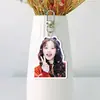 Song Yuqi Llavero Acrílico Blanco Doble Cara Colgante para Mochila Soporte Merchandising Mismo Estilo Tiktok