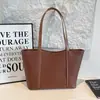 Bolso tote de hombro casual para mujer con textura retro minimalista, temporada 2025, nuevo y moderno, gran capacidad