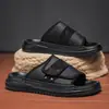 Sandalias de playa tipo chancla de verano para hombre, nuevas, antideslizantes, para uso en casa, elegantes y de alta gama, pantuflas para hombre resistentes al desgaste