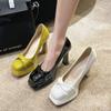 Sapatos de Couro Brilhante da Moda com Salto Baixo Tendência para Mulheres Baixas Nova Coleção Primavera e Outono 2025 Sapatos Pequenos de Couro com Salto Bloco Aumento de Altura Salto Alto